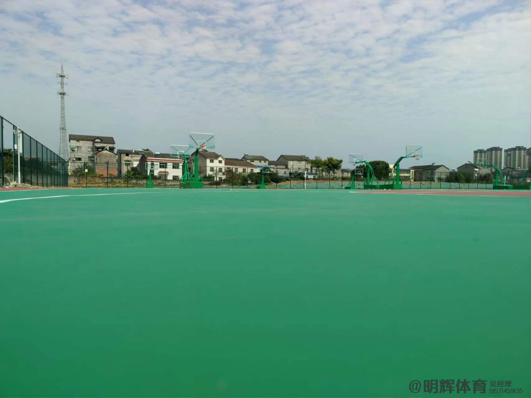措美硬地丙烯酸球场的优缺点